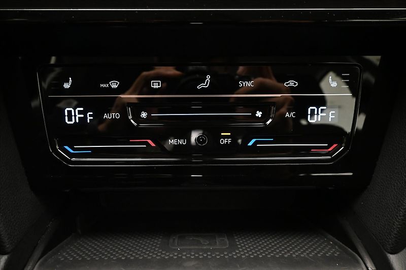 Volkswagen Passat 2,0 TDI 110 kW DSG Business Zá - fotka 21 z 32