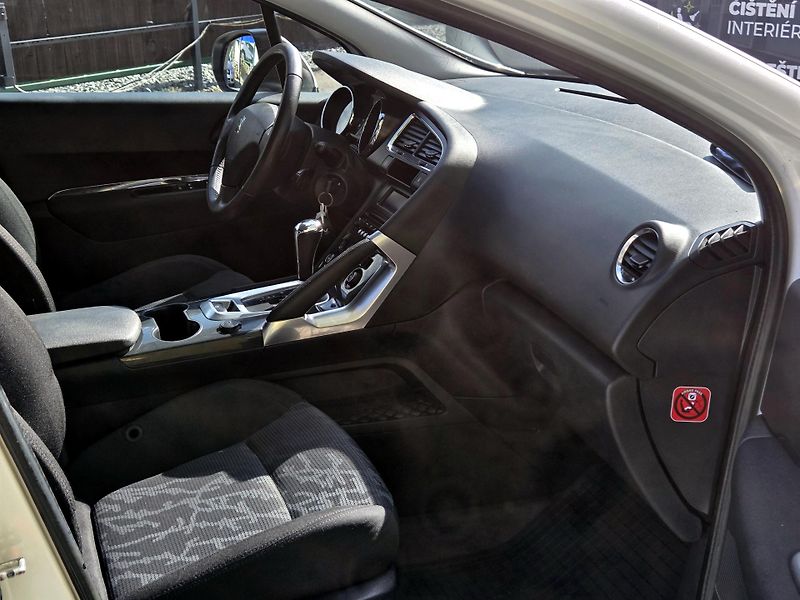 Peugeot 3008 HDi 120kW A/T *SERV.KNÍŽKA     - fotka 23 z 39