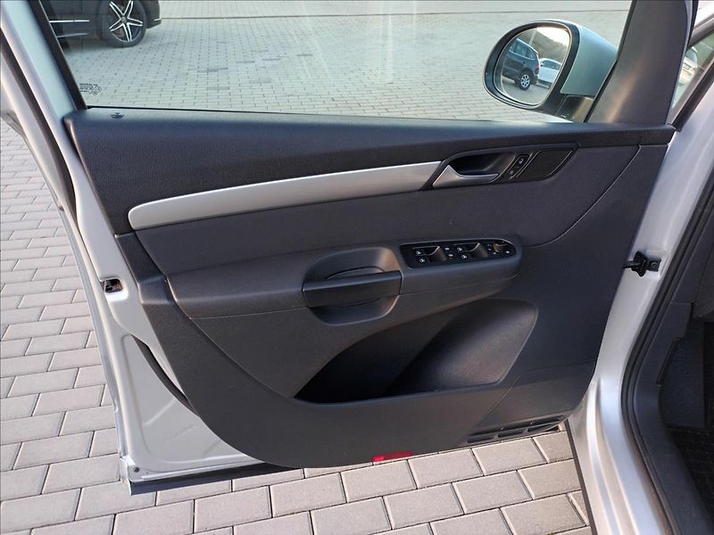 Volkswagen Sharan 2,0 TDI,7MÍST,SERVISKA,VÝHŘEV - fotka 16 z 46