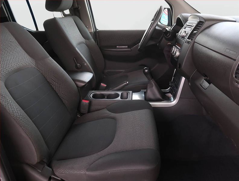 Nissan Navara (2011) 2.5 D, 4X4, Tempomat - fotka 9 z 19