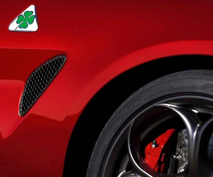 Neoficiální ilustrace Alfy Romeo Giulia Coupe Quadrifoglio.
