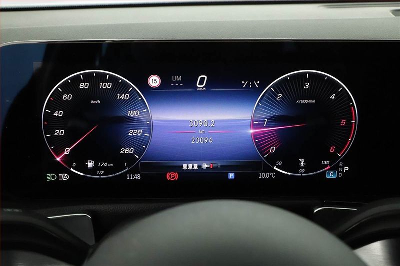 Mercedes-Benz GLB (2025) 200 d 4MATIC - fotka 8 z 27