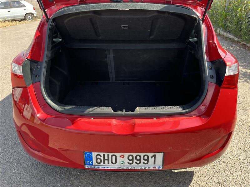 Hyundai i30 1,6 CRDi ČR ALU KAMERA 2x KOLA - fotka 30 z 32