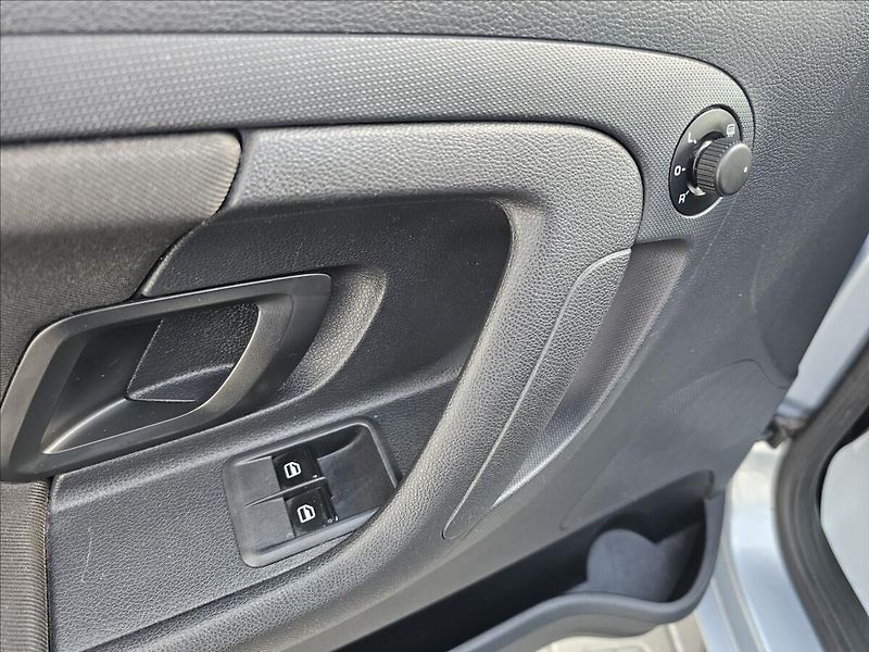 Škoda Fabia II 1,2TSi 77KW Ambiente - fotka 14 z 42