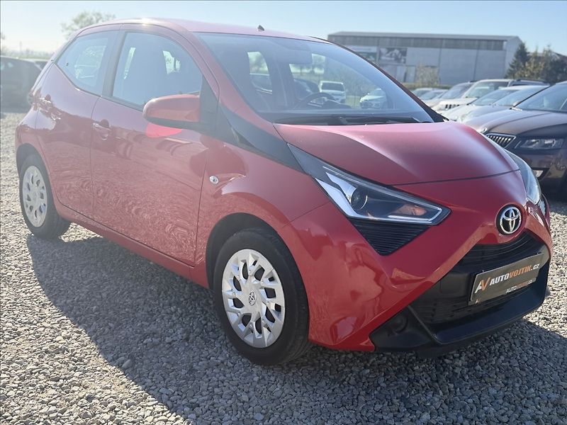Toyota Aygo 1,0 i 53kW KLIMA 33.000Km - fotka 2 z 22