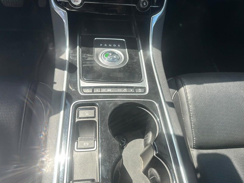 Jaguar XE (2016) 2.0D, 120KW, R SPORT, ROZVODY - fotka 13 z 27