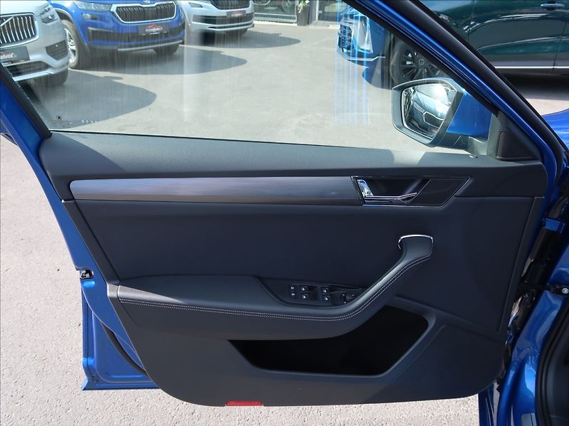 Škoda Superb 2,0 TSi,140kW,NovéČR,Style,DPH - fotka 22 z 26