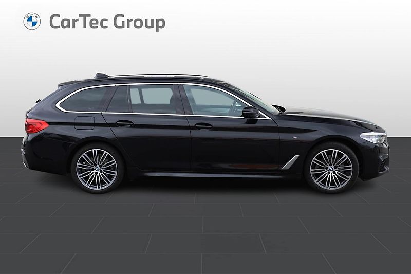 BMW Řada 5 520d xDrive Touring - fotka 13 z 22