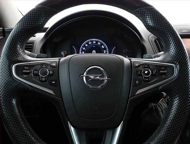 Opel Insignia (2015) 2.0 BiTurbo CDTI, Automat - fotka 8 z 18