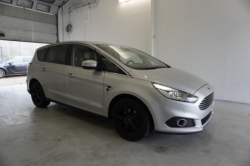 Ford S-MAX 2.0 TDCi TITANIUM 4X4 7 MÍST - fotka 3 z 32