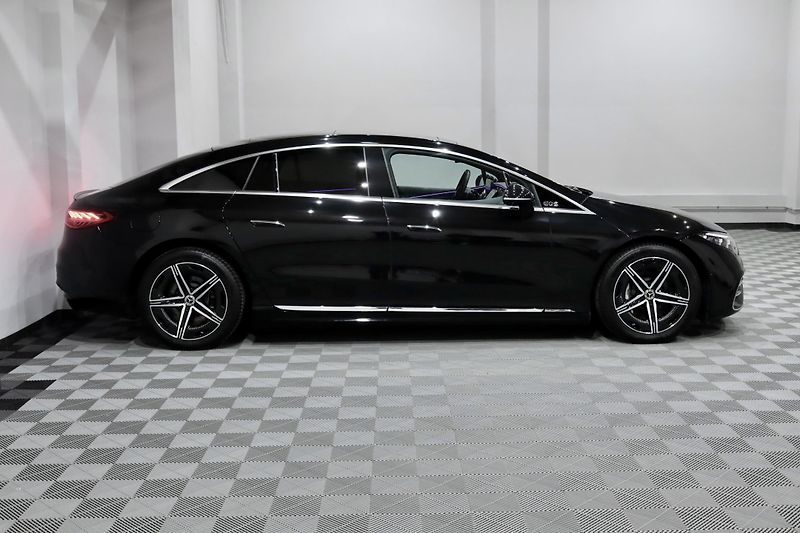 Mercedes-Benz EQS 450 4Matic AMG Line - fotka 3 z 36
