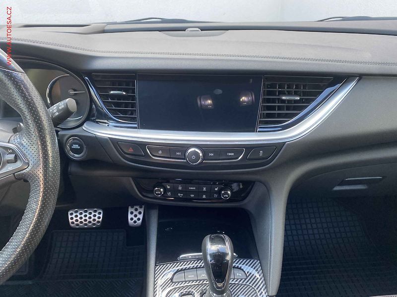 Opel Insignia (2021) 2.0 CDTI, AT, panor. kamera - fotka 12 z 21