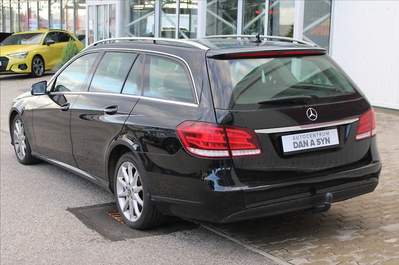 Mercedes-Benz Třídy E 2,1 200 BLUETEC At. - fotka 4 z 4
