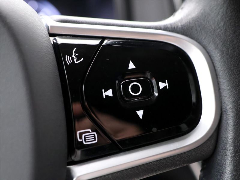 Volvo V90 2,0 D3 Drive-E Momentum Auto - fotka 24 z 38