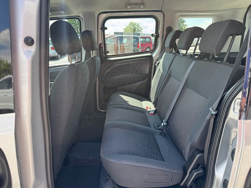 Fiat Dobló (2011) 1.3 JTD 66kW - fotka 12 z 25