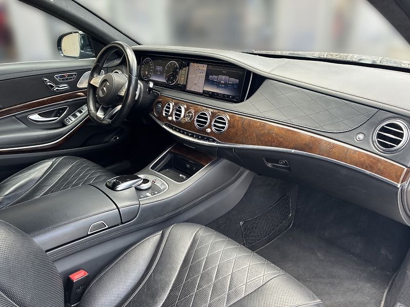 Mercedes-Benz Třídy S 500 4MATIC L - fotka 15 z 18