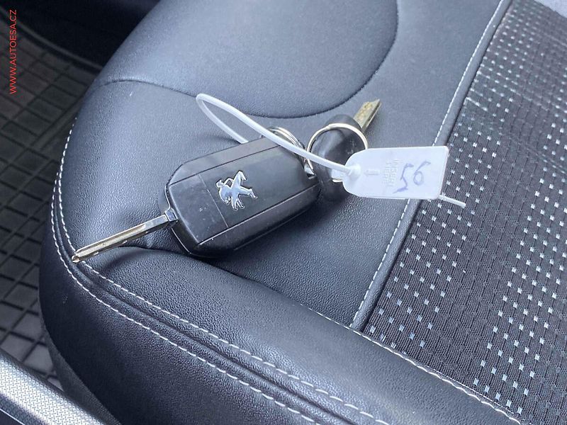 Peugeot 2008 (2014) 1.6VTi, AC, park.čidla - fotka 18 z 18