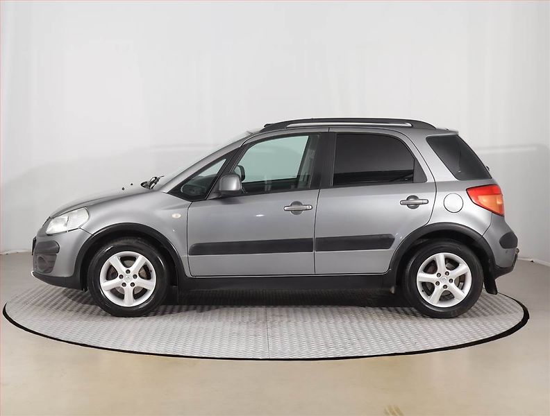 Suzuki SX4 (2010) 1.5 VVT, Park. senzory - fotka 3 z 15