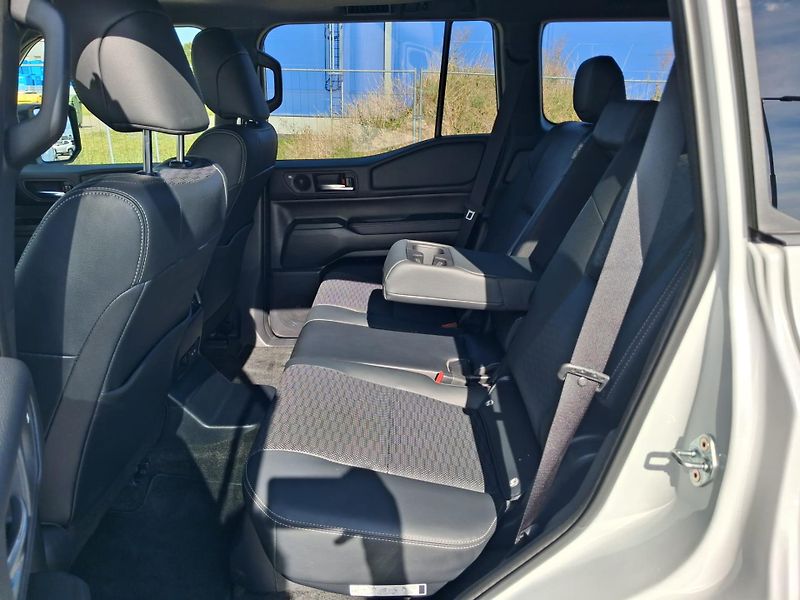Toyota Land Cruiser 2.8 D-4D 6AT Executive MHEV AW - fotka 24 z 29