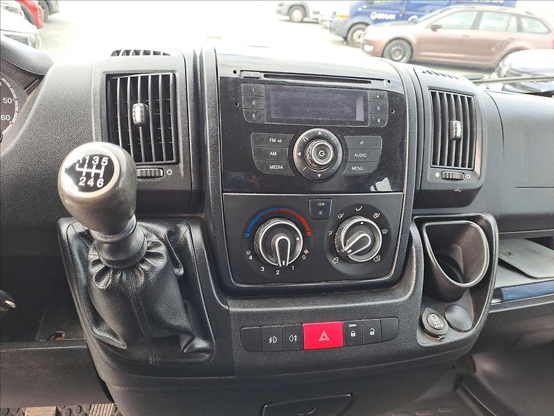Peugeot Boxer 2,2 HDI  7míst - fotka 12 z 13