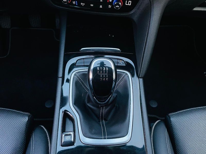 Opel Insignia 2.0CDTi MAN SERVISKA TAŽNÉ LED - fotka 38 z 55