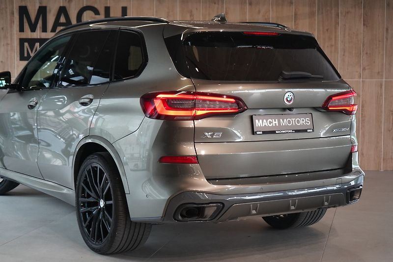 BMW X5 30d xDrive, Vzduch, Nezávislé - fotka 12 z 49