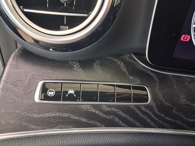 Mercedes-Benz Třídy E E 220d 4MATIC Sport Style, ČR - fotka 16 z 32
