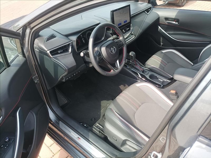 Toyota Corolla 1,8 GR SPORT - fotka 10 z 20