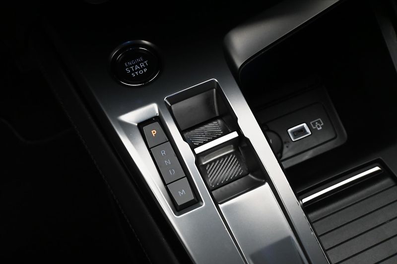 Peugeot 308 1,5 BlueHDI 96 kW ALLURE AT8 Z - fotka 22 z 31