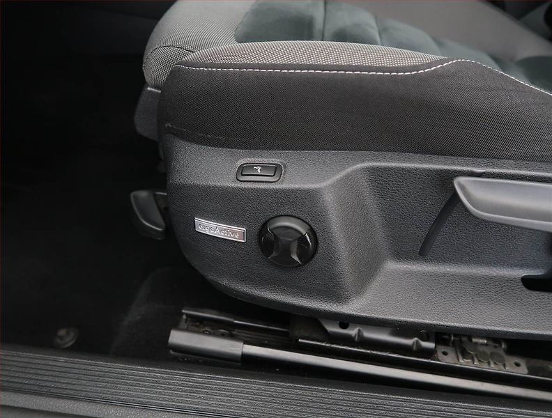 Volkswagen Golf (2017) 1.4 TSI, Automat, Navi - fotka 19 z 22