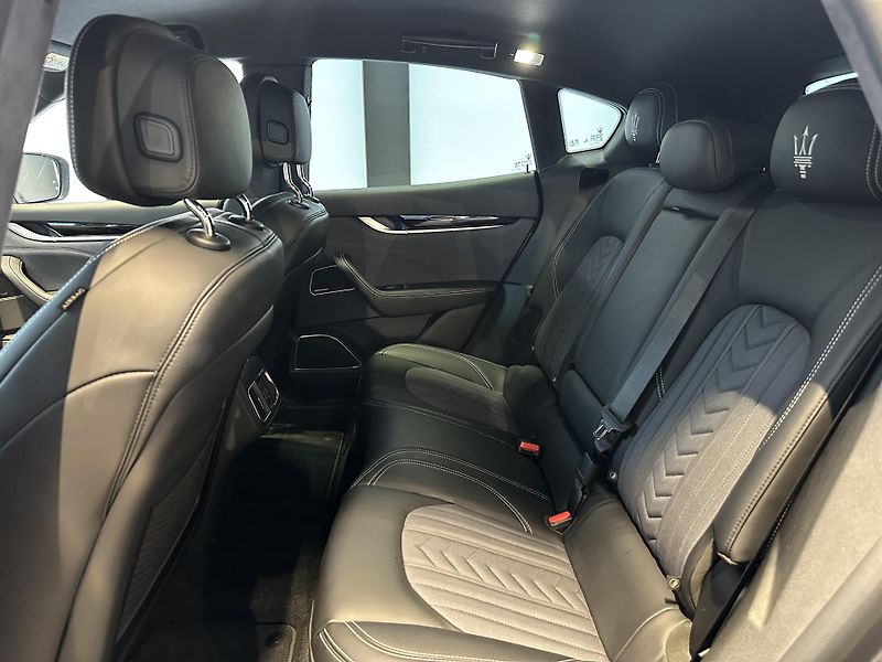 Maserati Levante (2021) GT 330HP Zegna Interior - fotka 18 z 18