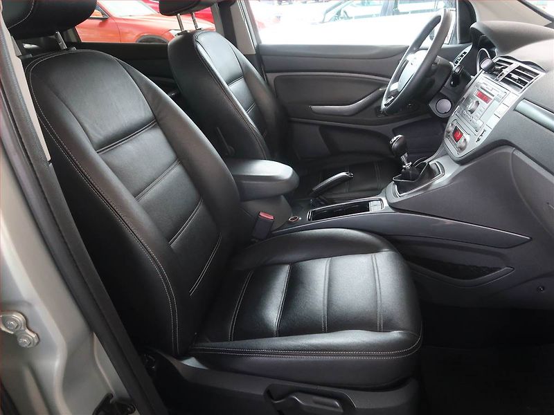 Ford Kuga (2009) 2.0 TDCi, po STK, Tažné - fotka 9 z 17