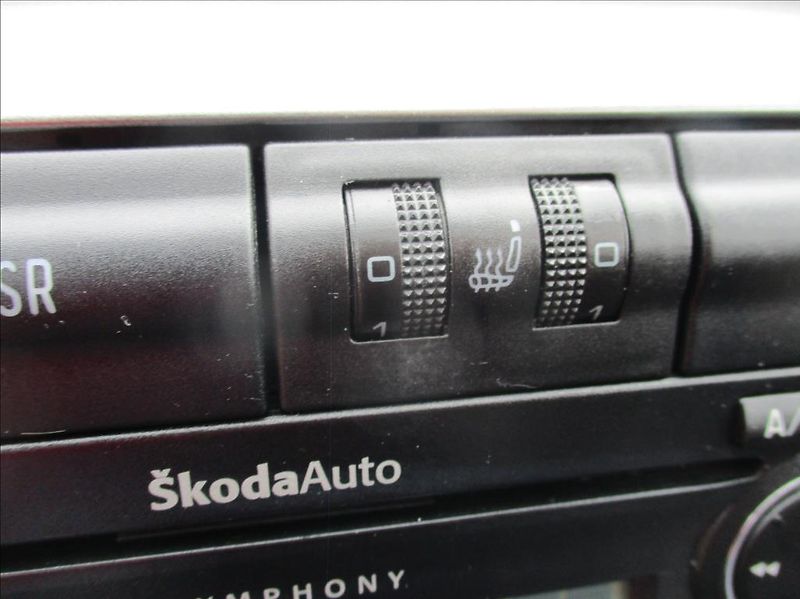 Škoda Octavia 1,6 MPI, digi klima, 1.maj, - fotka 20 z 29