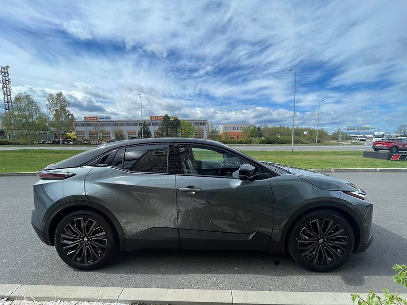Toyota C-HR AWD 343HP AT ExecutiveVIPLight - fotka 19 z 30