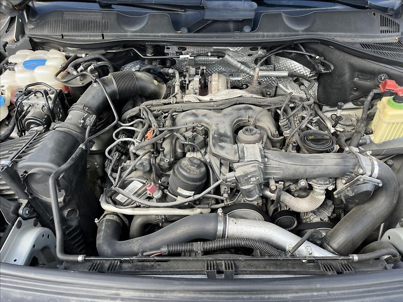 Volkswagen Touareg 3,0 TDi V6 180KW 4x4 TAŽNÉ - fotka 37 z 50