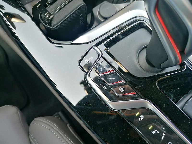 BMW X4 (2019) X4M Competition 510 PS - fotka 17 z 40