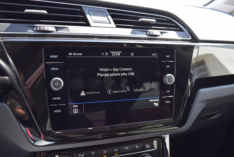 Volkswagen Touran (2021) 2.0TDI 110kw DSG 7MÍST HIGHLIN - fotka 31 z 50