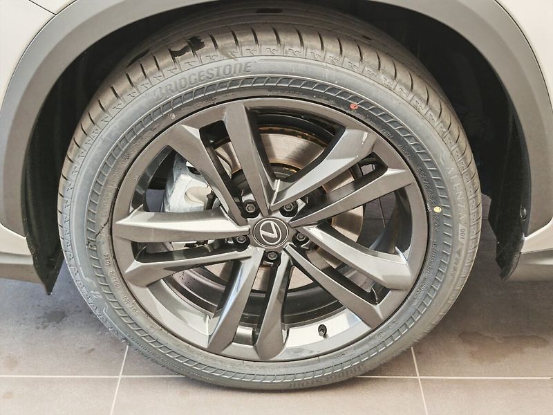 Lexus NX 450h plus 450h+ Executive Top - fotka 12 z 39