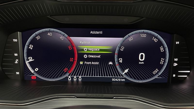 Škoda Superb 2.0 TDI Ambition Combi - fotka 10 z 25