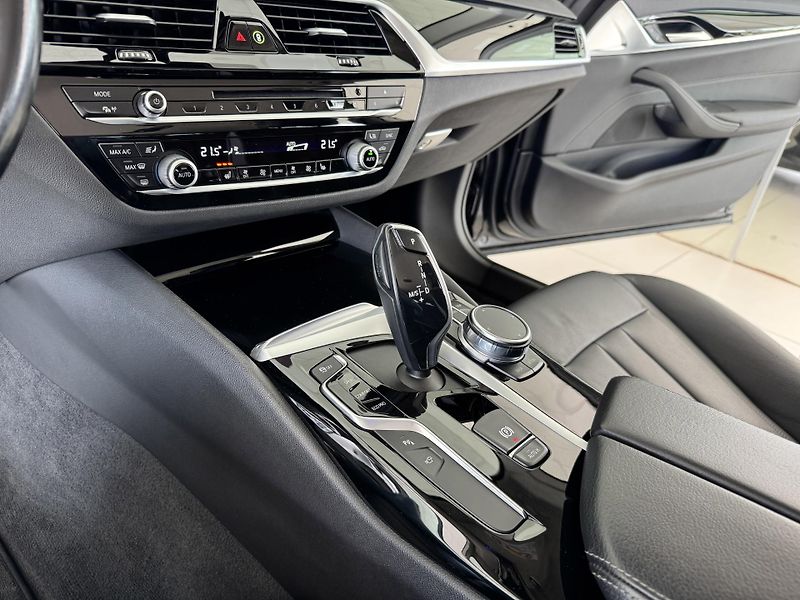 BMW Řada 5 530i xDrive*360Kam*KeyLess*TOP - fotka 27 z 45