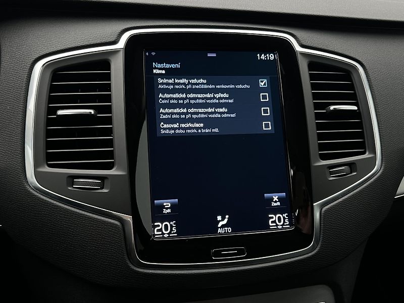 Volvo XC90 B5 AWD MOMENTUM AUT CZ - fotka 32 z 37