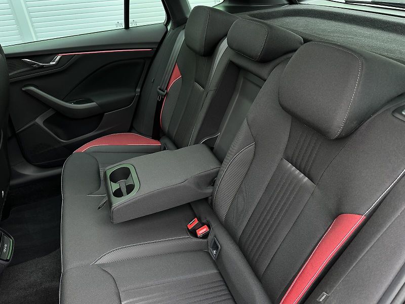 Škoda Kamiq 1.5TSi DSG Monte Carlo V.Cockp - fotka 39 z 48