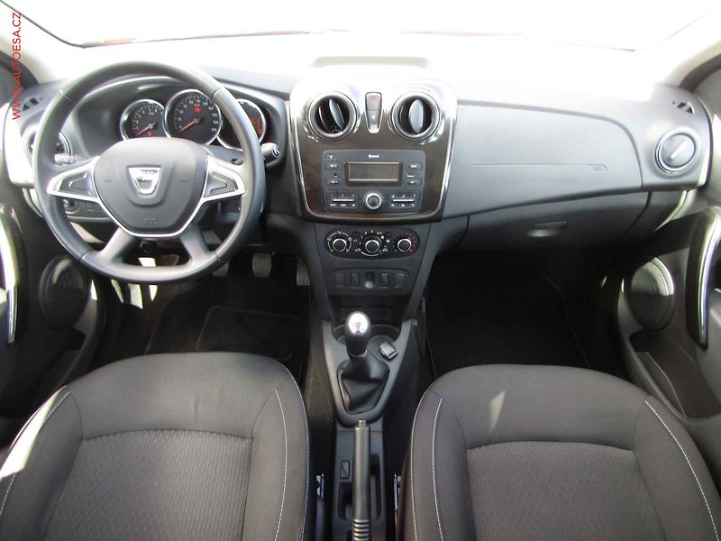 Dacia Logan (2018) 1.0SCe, 2.maj,ČR, Klima - fotka 8 z 15