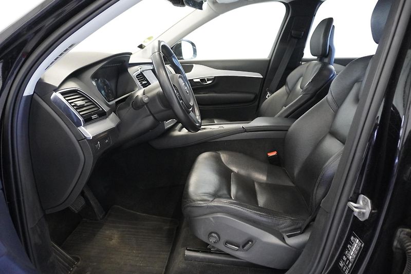 Volvo XC90 D5 MOMENTUM 4WD - fotka 11 z 33