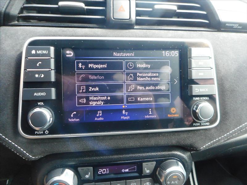 Nissan Micra 1,0 N - Sport BOSE - fotka 14 z 31