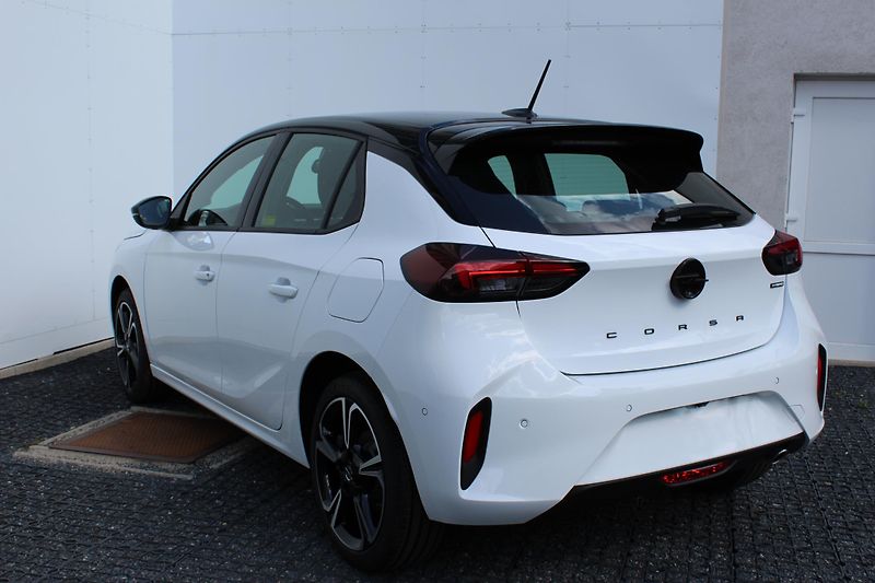 Opel Corsa (2025) GS Hybrid 1.2 TURBO 110k eDCT6 - fotka 7 z 29
