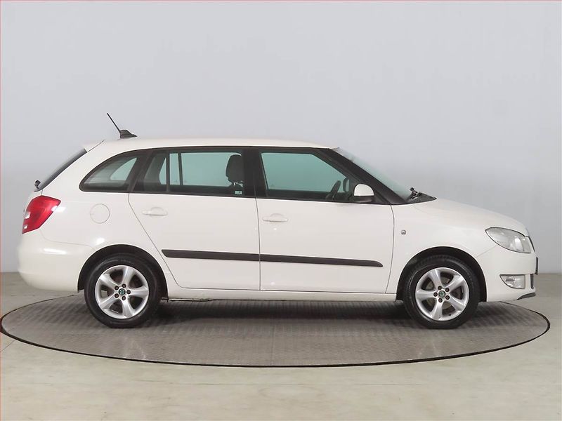 Škoda Fabia (2012) Elegance 1.2 TSI, po STK - fotka 6 z 19