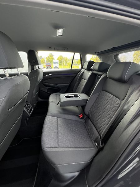 Volkswagen Golf 2.0TDI DSG 110kW 1.Maj DPH TZ - fotka 23 z 25