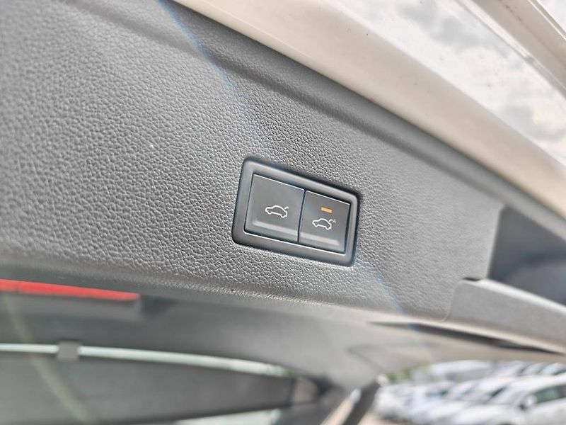 Volkswagen Touareg R-Line 8TT 4Motion 3,0TDI V6 - fotka 30 z 30