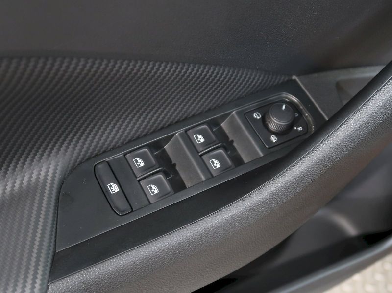 Škoda Kamiq (2025) MONTE CARLO 1.0TSI 85KW PANORA - fotka 37 z 40